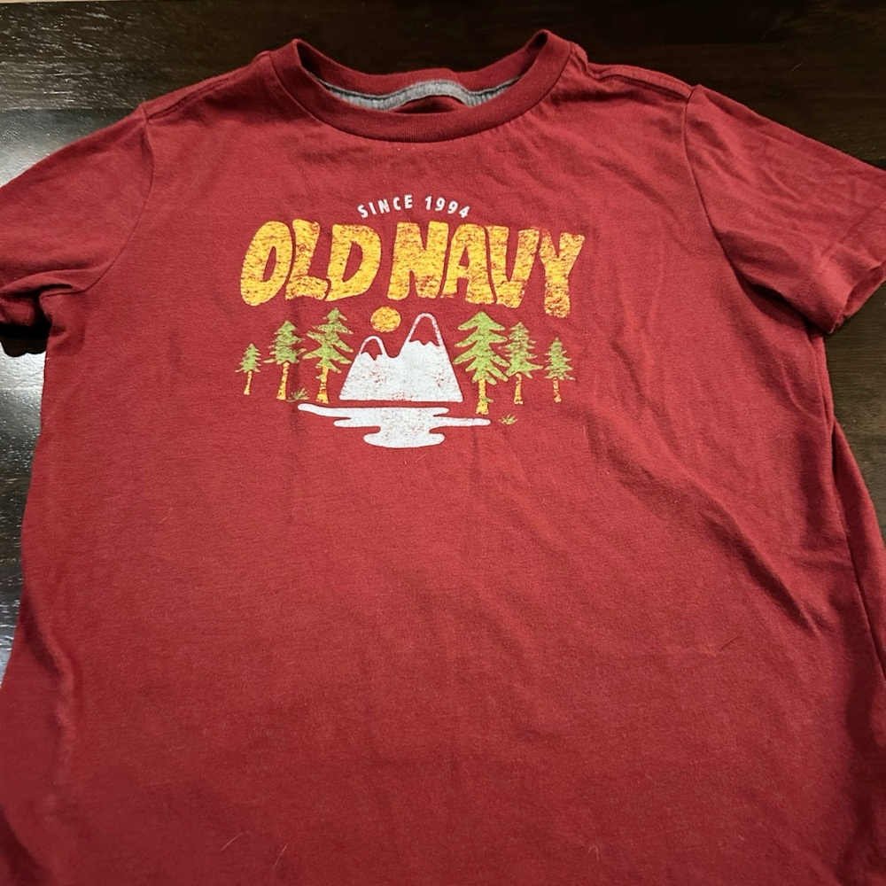 Old Navy size 6/7 red logo tee.